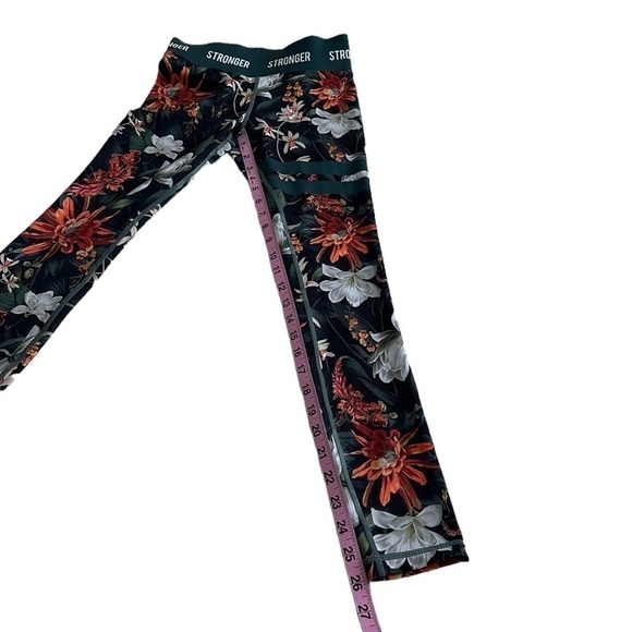 Stronger Floral Pattern Yosemite Leggings - Size XS - Picture 8 of 12